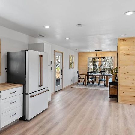 New! Modern Cabin With Two Decks, Bar & Game Room! Gatlinburg Eksteriør billede