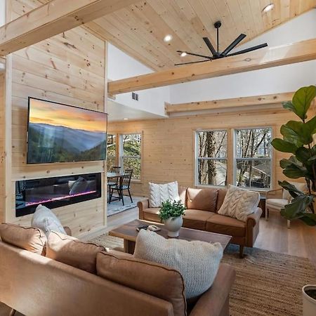 New! Modern Cabin With Two Decks, Bar & Game Room! Gatlinburg Eksteriør billede