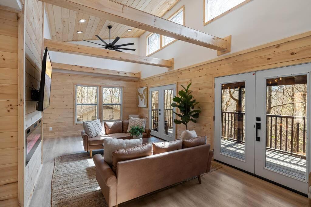 New! Modern Cabin With Two Decks, Bar & Game Room! Gatlinburg Eksteriør billede