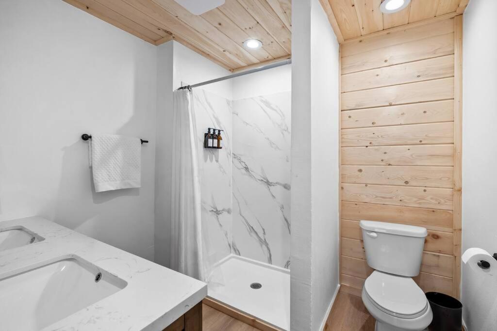 New! Modern Cabin With Two Decks, Bar & Game Room! Gatlinburg Eksteriør billede