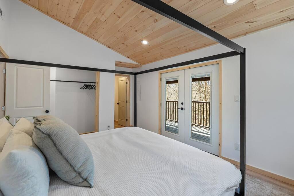 New! Modern Cabin With Two Decks, Bar & Game Room! Gatlinburg Eksteriør billede