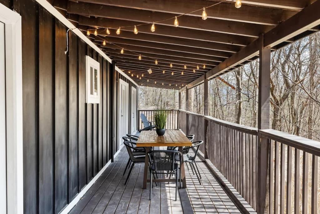 New! Modern Cabin With Two Decks, Bar & Game Room! Gatlinburg Eksteriør billede