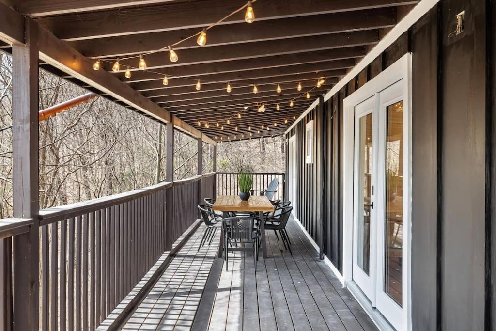 New! Modern Cabin With Two Decks, Bar & Game Room! Gatlinburg Eksteriør billede