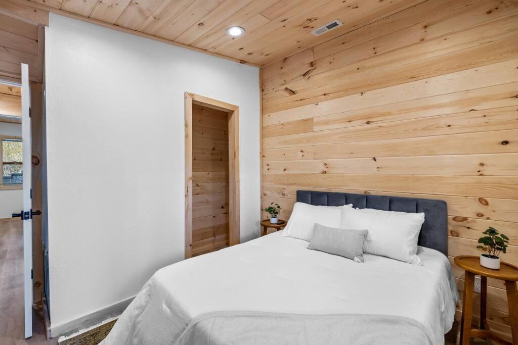 New! Modern Cabin With Two Decks, Bar & Game Room! Gatlinburg Eksteriør billede